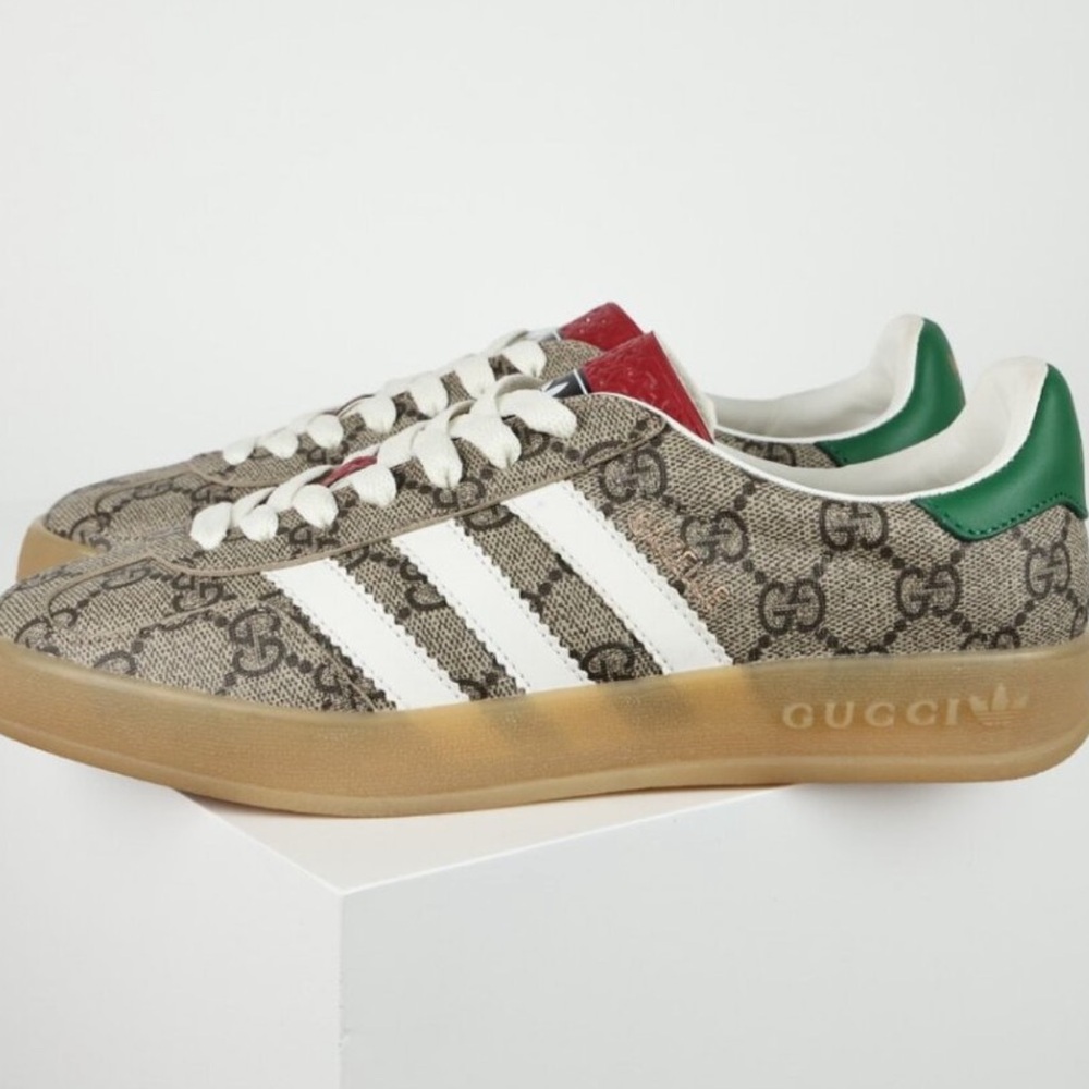 Gucci Women's Sneakers - Beige, Green, and White
